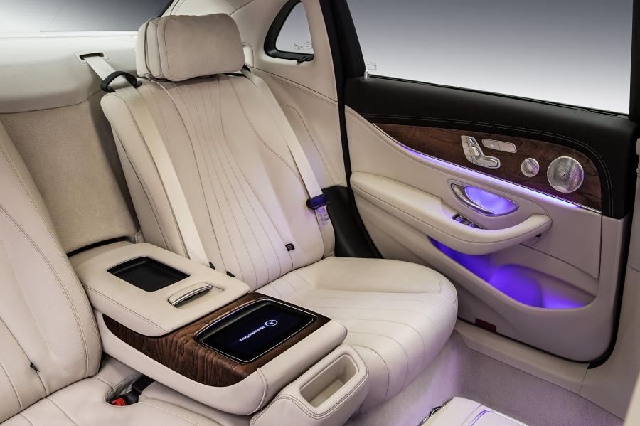  Mercedes-Benz E320 L 4Matic Exclusive Line 2016 года  (фото 5 из 9)